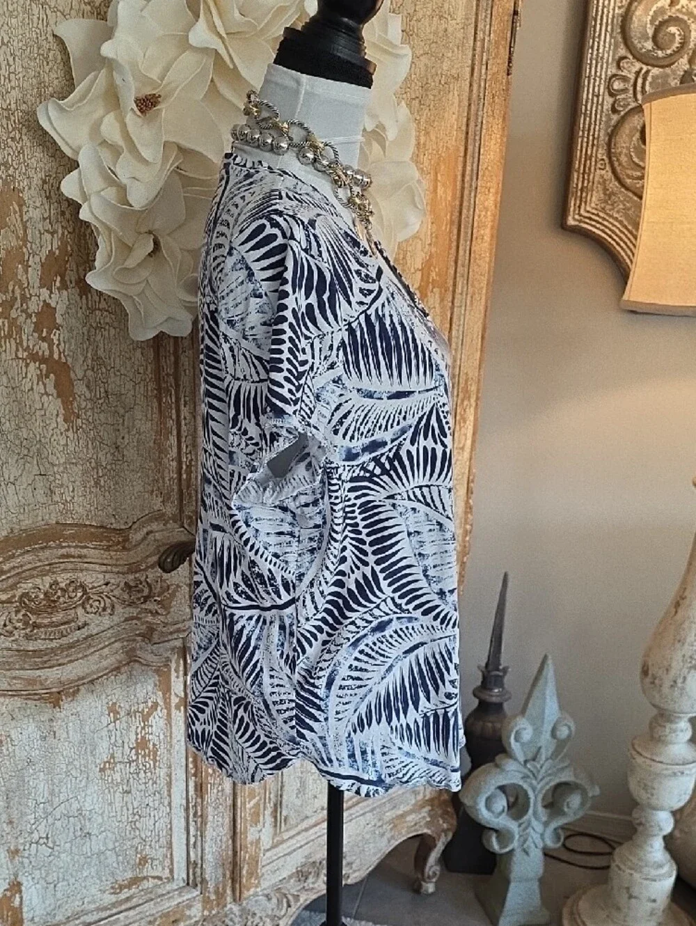 Tahari Navy and White Palm-Print V-Neck Tee - Picture 4 of 8